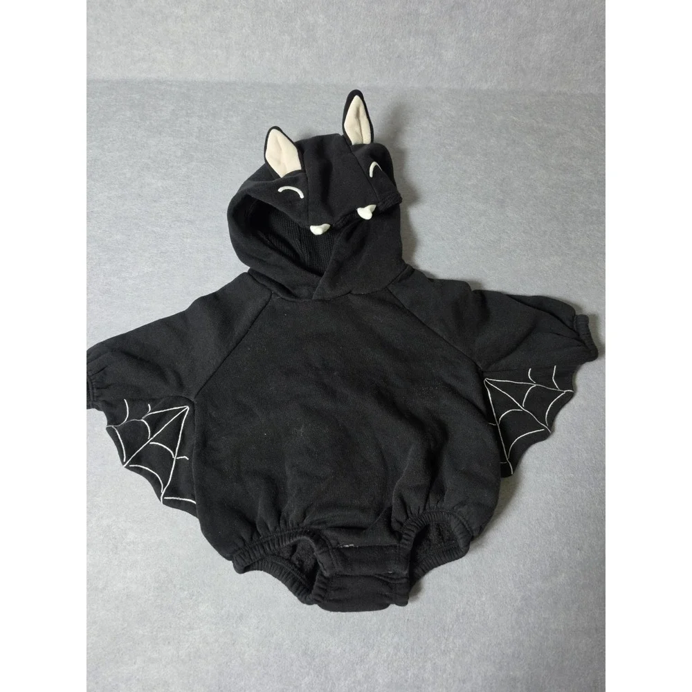 Bat Hooded Snap Romper 0-3 M Halloween Costume Old Navy Hooded Black Wings Fangs